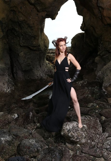 Elizabeth Zharoff top nackten fotos