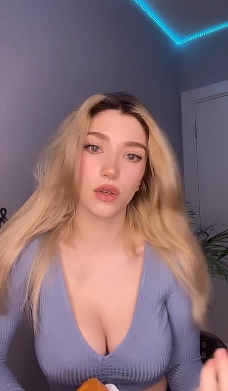 Snowmaiid pornostar nackt fotos