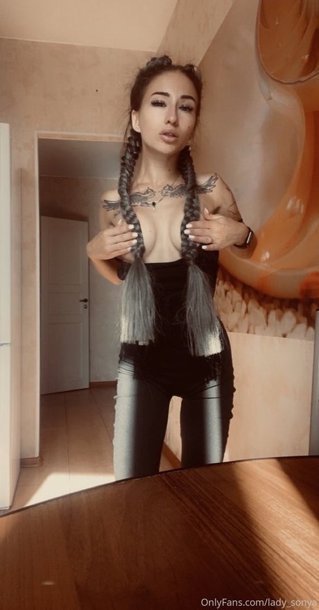 lady sonya erotische bild