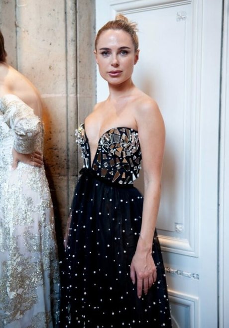 Kimberley Garner kunst nackt bild