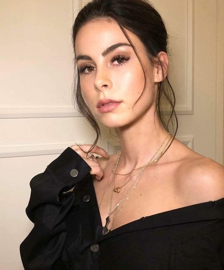 ebenholz-teen-onlyfans heiße top bild