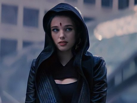 Teagan Croft model exklusive foto