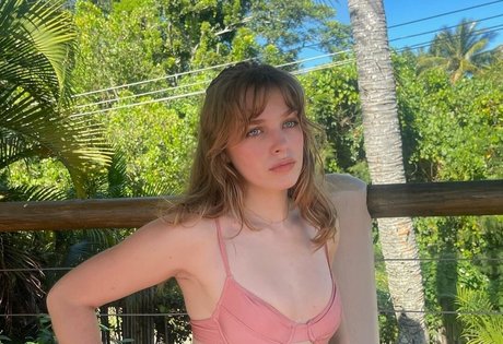 Teagan Croft sexy xxx bild