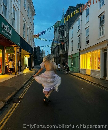 Blissful Whisper ASMR perfekte exklusive bild