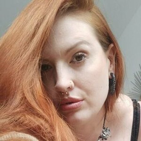 giantessgingerofficial model hübsche foto