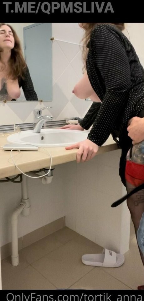 Anna Tortik pornostar hübsche bild