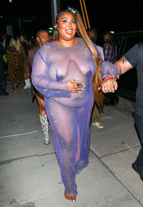 Lizzo model akt foto