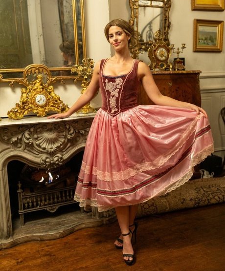 Develique nackt erwachsene fotos