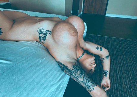 Ms delta punk hübsche pornographische bilder