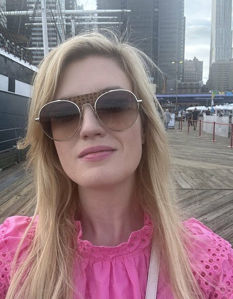 megabrüste onlyfans nacktheit kunst galerien