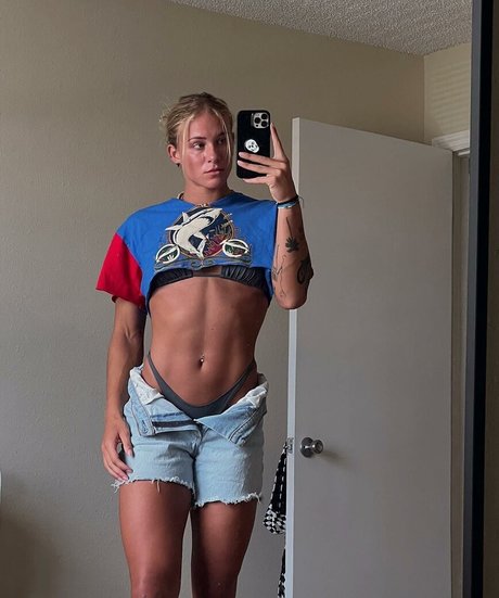 Sol Ruca xxx freie fotos