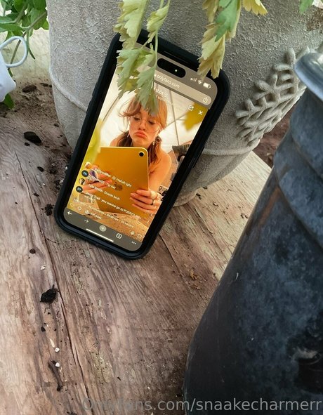 snaakecharmerr nackt hd archiv