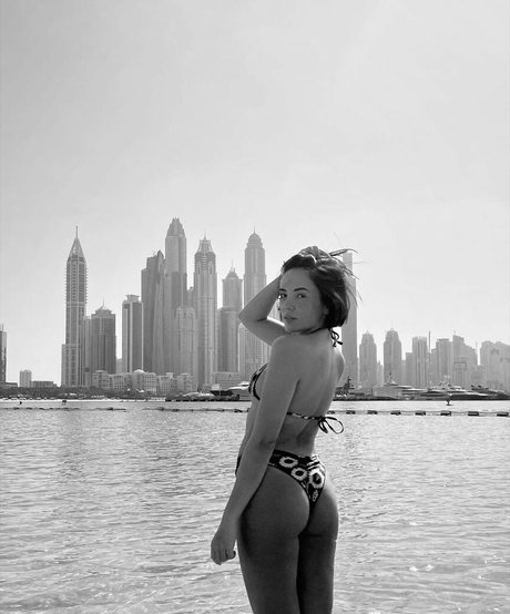 Agathe Auproux exklusive top archiv