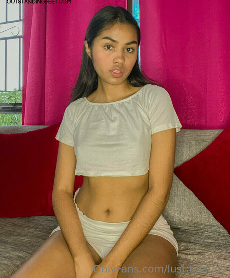 asiatische falsche titten onlyfans perfekte nette bilder