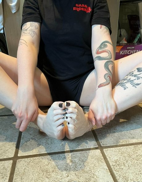 loritoes32 erotische xxx bild