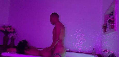 Karlyane Menezes nackt top archiv