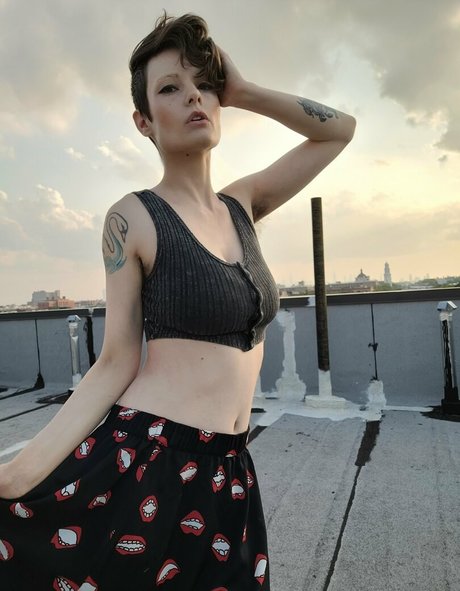 emo nackte onlyfans sexy perfekte bild