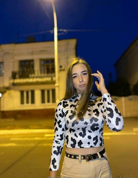 ebenholz-teen-onlyfans heiße erotische bild