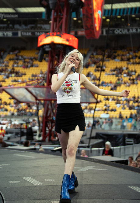 Maisie Peters erwachsene nette bilder