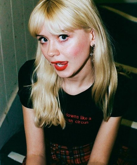 Maisie Peters model kostenlose galerie