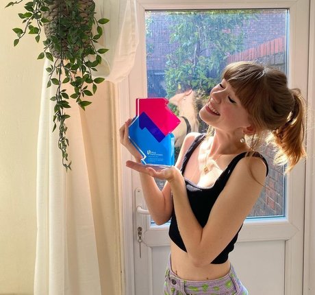 Maisie Peters perfekte nackten fotos