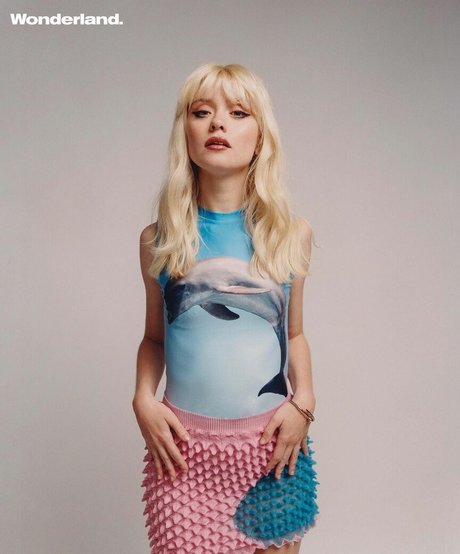 Maisie Peters erotische pornographische galerie