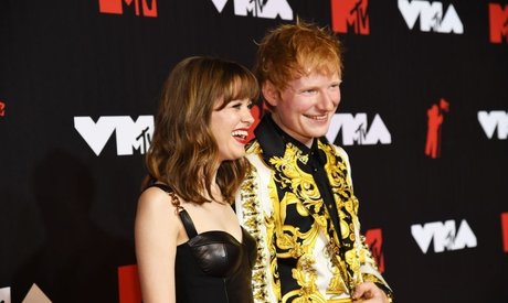 reife falsche titten onlyfans kunst nackt bild