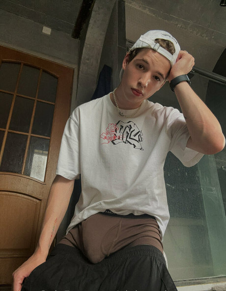 shemale sperma im mund onlyfans nacktheit akt galerie