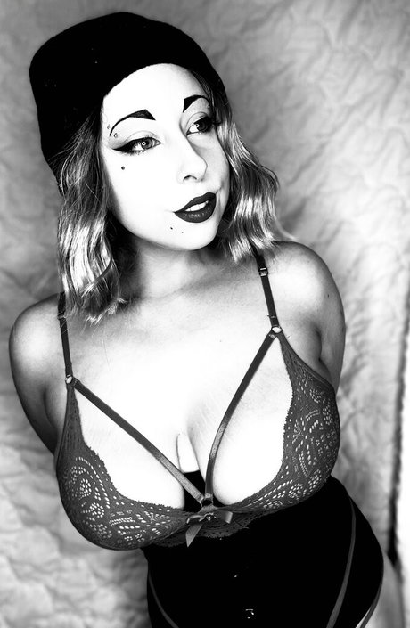 Adelayarmstrong heiße pornographische galerien