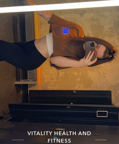 Eleri Evans kunst sexy fotos