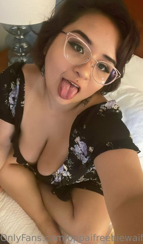 oppaifreebiewaifu exklusive sex bild