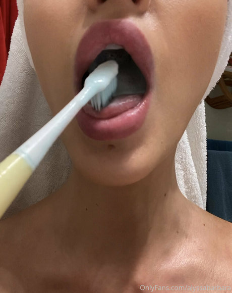 Alyssa Barbara kostenlose nackte archiv