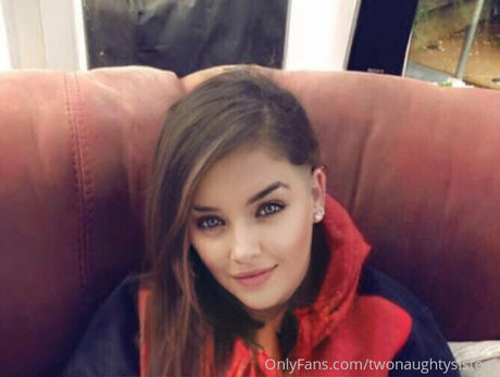 twonaughtysisters schöne heiße fotos