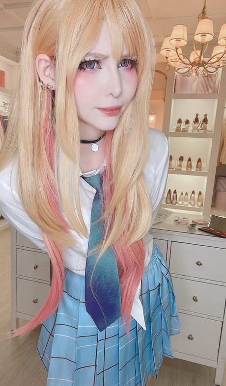 Tsuki Desu exklusive galerien