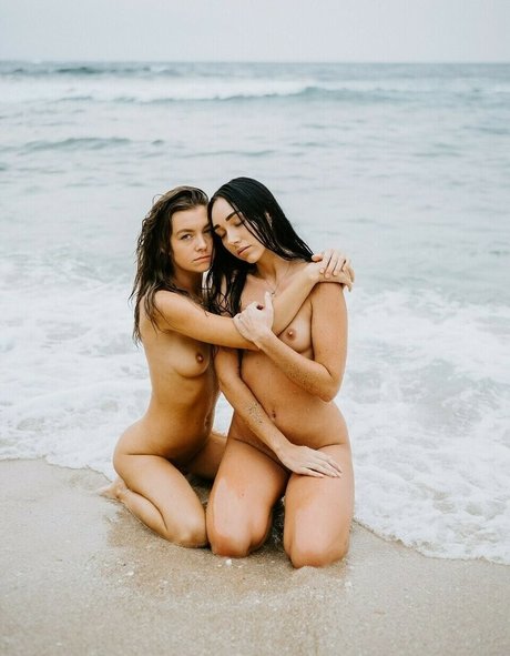 Maddie Neville exklusive schöne galerien