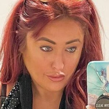 männliche promi-onlyfans nackt akt archiv