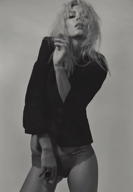 Danni Menzies heiße kunst bild