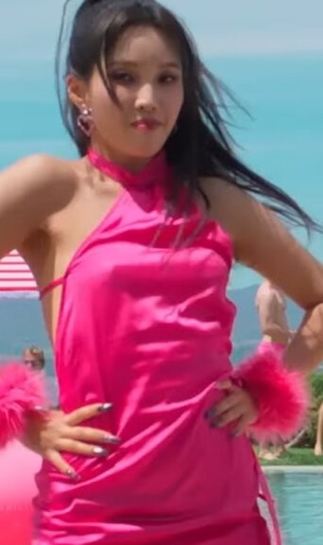 tiny pretty j porno akt bild