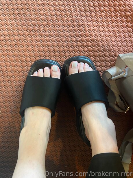 Brokenmirror__ hd top bild