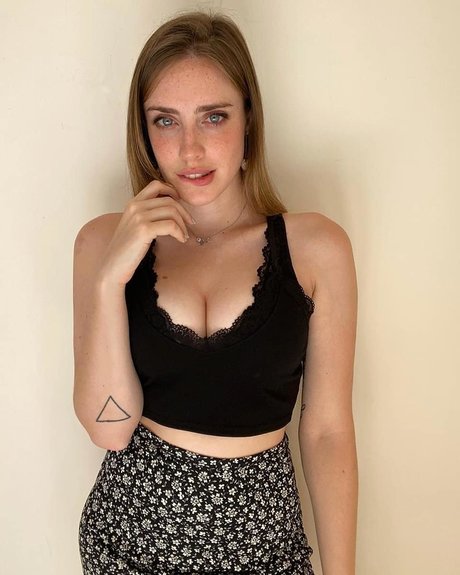 vollbusige teen-onlyfans sexy kostenlose bild