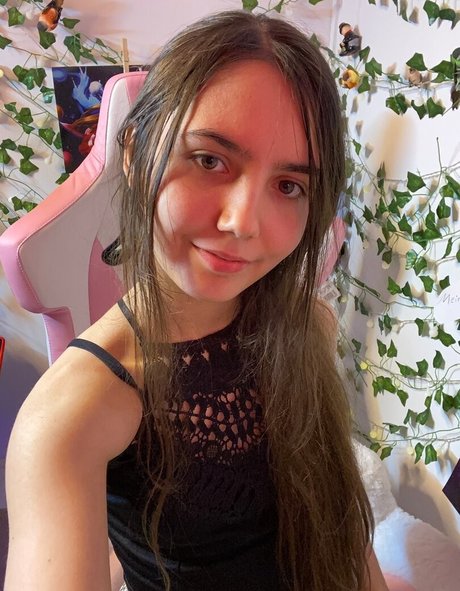 ThePianoDragon_ model exklusive bild