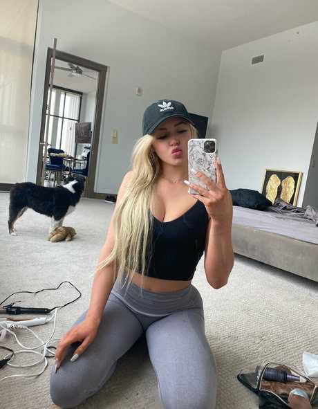 Courtney Taylor model sexy foto