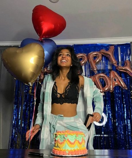 Maitreyi Ramakrishnan top kostenlose bild