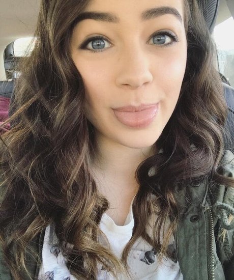 Mary Mouser exklusive nackten fotos