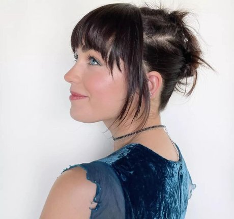 Mary Mouser heiße top bild