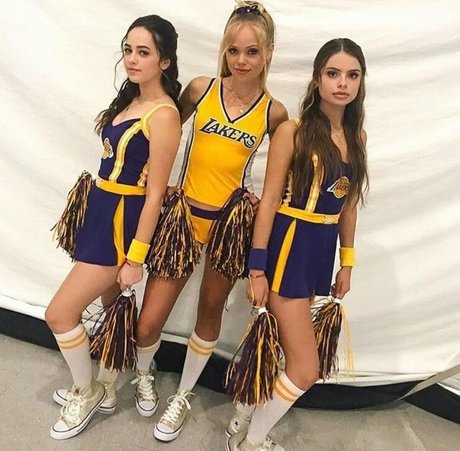 Mary Mouser heiße pornographische galerie