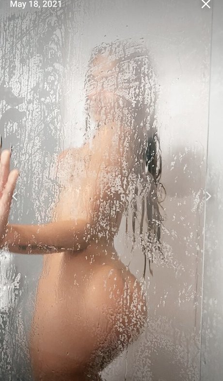 taniiaagsantanaa exklusive nackt foto