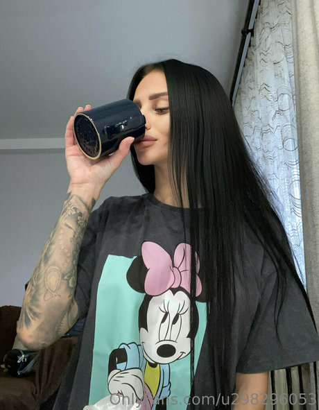 charming megan sexy erwachsene bild