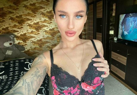 charming megan kostenlose nackten galerie