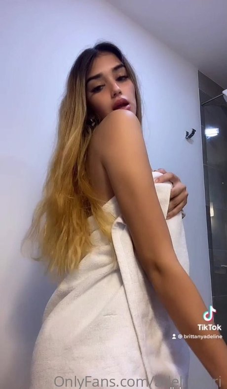 Adelinebri kostenlose erotische bilder